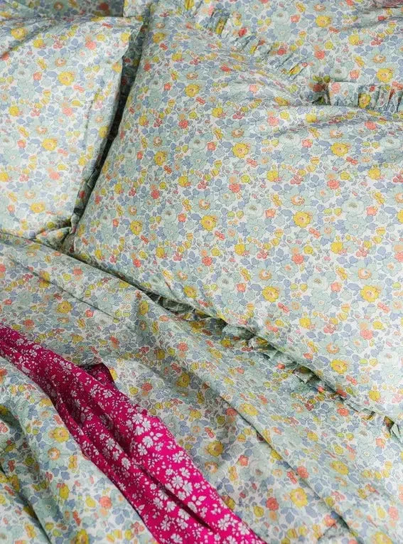 King - Size Sheet Sets with a Decorative Pillow SetFlat Top Sheet Made With Liberty Fabric CAPEL FUCHSIA King - Size Sheet Sets with a Decorative Pillow SetFlat Top Sheet Made With Liberty Fabric CAPEL FUCHSIA