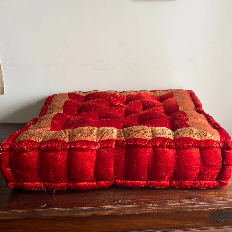 Travel Pillows for Long JourneysRed Velvet Meditation Tufted Cushion