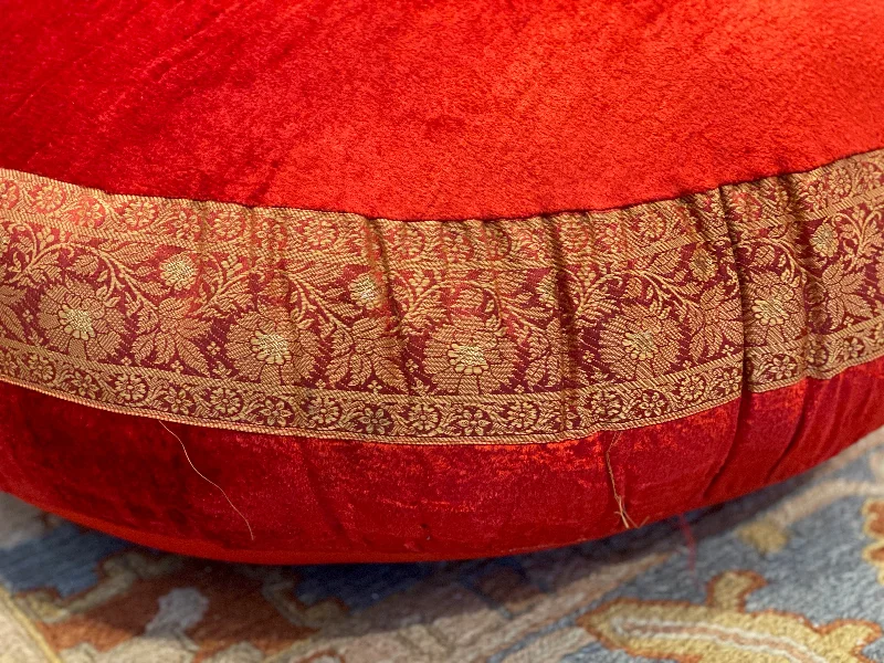 Memory Foam Pillows for Neck SupportRed Velvet fabric Round Cushion