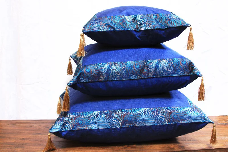 Adjustable Pillows for Customized ComfortBLUE CHINESE STYLE JACARD BORDER WHIT ART SILK INSET