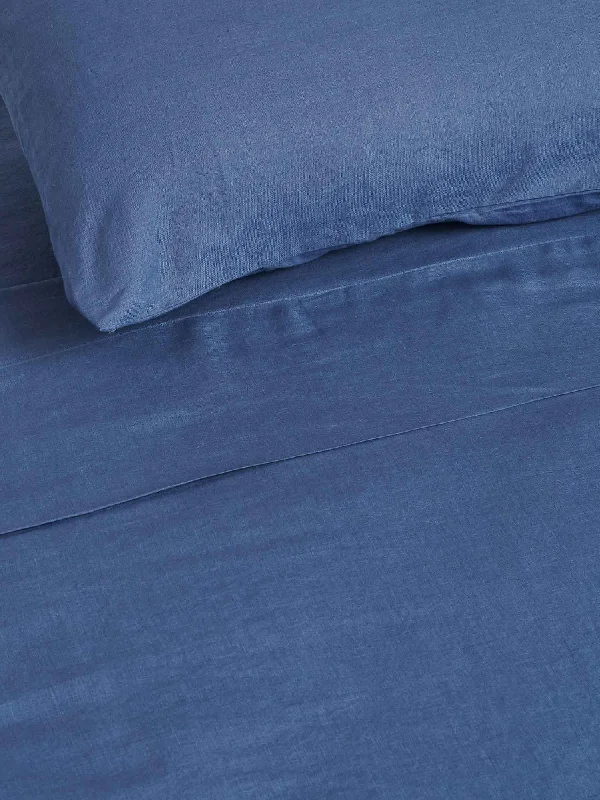 Floral - printed duvet covers for a romantic and feminine touch100% Linen Duvet Cover in Marine Blue Floral - printed duvet covers for a romantic and feminine touch100% Linen Duvet Cover in Marine Blue