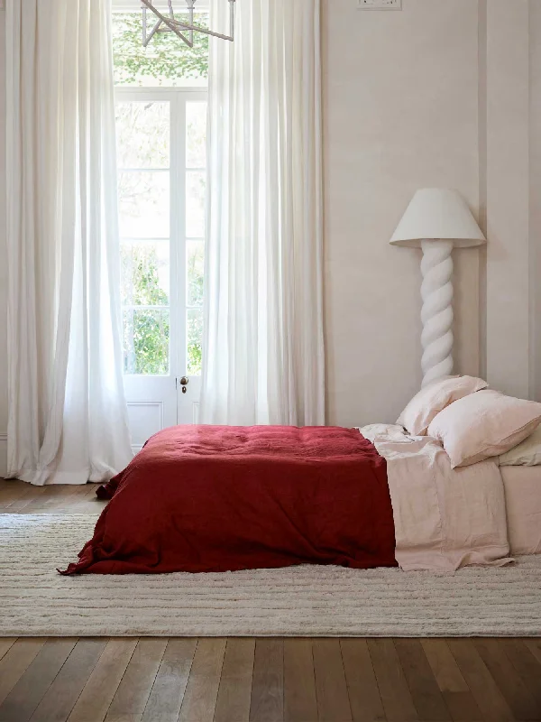 Wrinkle - resistant duvet covers for a neat and tidy look100% Linen Duvet Cover in Pinot Wrinkle - resistant duvet covers for a neat and tidy look100% Linen Duvet Cover in Pinot
