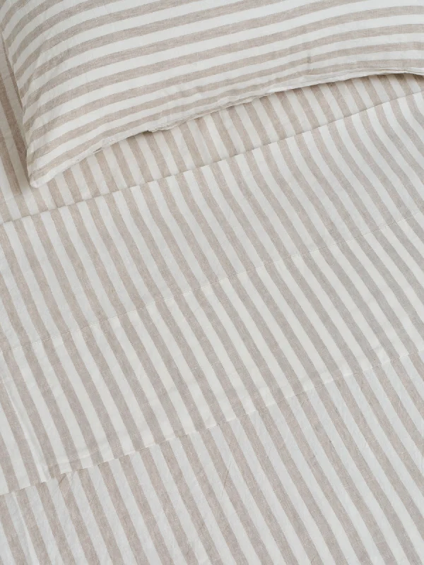 Tie - closure duvet covers with fabric ties for a more decorative and adjustable option100% Linen Duvet Cover in Wide Natural Stripes Tie - closure duvet covers with fabric ties for a more decorative and adjustable option100% Linen Duvet Cover in Wide Natural Stripes