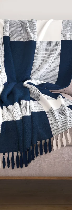 Queen - size blankets for standard - sized beds50" X 60" Blue and White Woven Cotton Checkered Throw Blanket with Fringe Queen - size blankets for standard - sized beds50" X 60" Blue and White Woven Cotton Checkered Throw Blanket with Fringe
