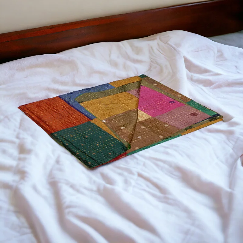 Alpaca wool blankets for a hypoallergenic and warm option50" X 70" Silk Multicolor Throws Alpaca wool blankets for a hypoallergenic and warm option50" X 70" Silk Multicolor Throws
