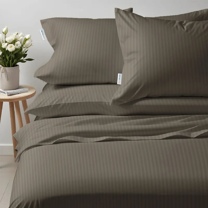 Velvet duvet covers for a plush and cozy look6 Piece Duvet Cover Set 220x240cm King - Gray Stripe Velvet duvet covers for a plush and cozy look6 Piece Duvet Cover Set 220x240cm King - Gray Stripe