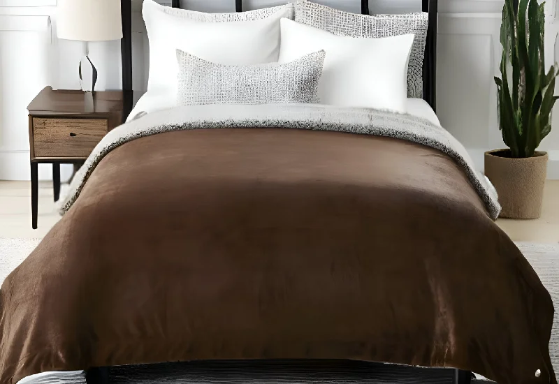 Alpaca wool blankets for a hypoallergenic and warm option90" X 90" Brown Knitted Polyester Plush Throw Blanket Alpaca wool blankets for a hypoallergenic and warm option90" X 90" Brown Knitted Polyester Plush Throw Blanket