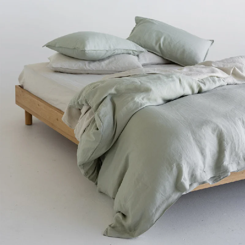 Floral - printed duvet covers for a romantic and feminine touchEuropean Linen Duvet Cover - Laurel Floral - printed duvet covers for a romantic and feminine touchEuropean Linen Duvet Cover - Laurel
