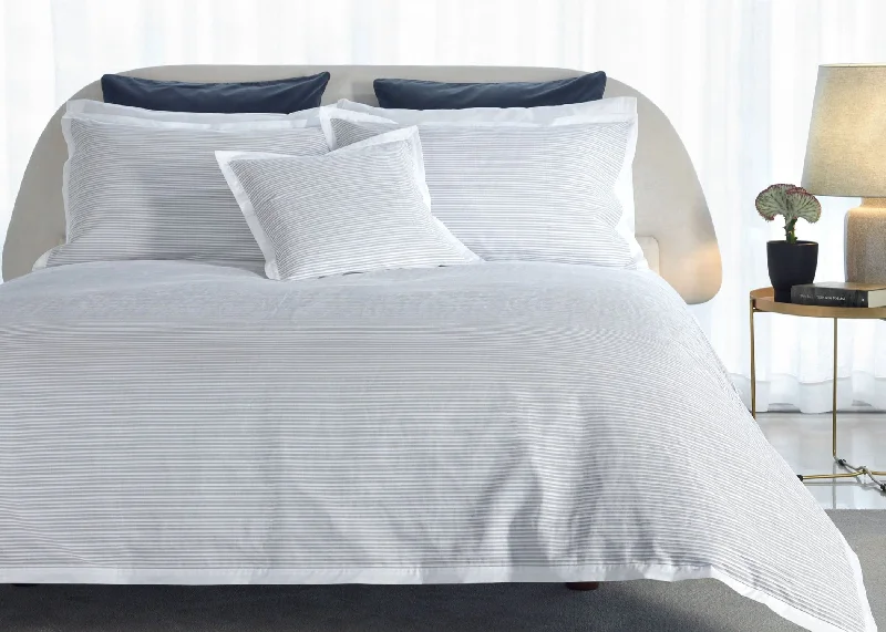 Geometric - patterned duvet covers for a modern and stylish lookAmalia "Luna" 100% Cotton Percale Duvet Cover Pleated in Grey Geometric - patterned duvet covers for a modern and stylish lookAmalia "Luna" 100% Cotton Percale Duvet Cover Pleated in Grey