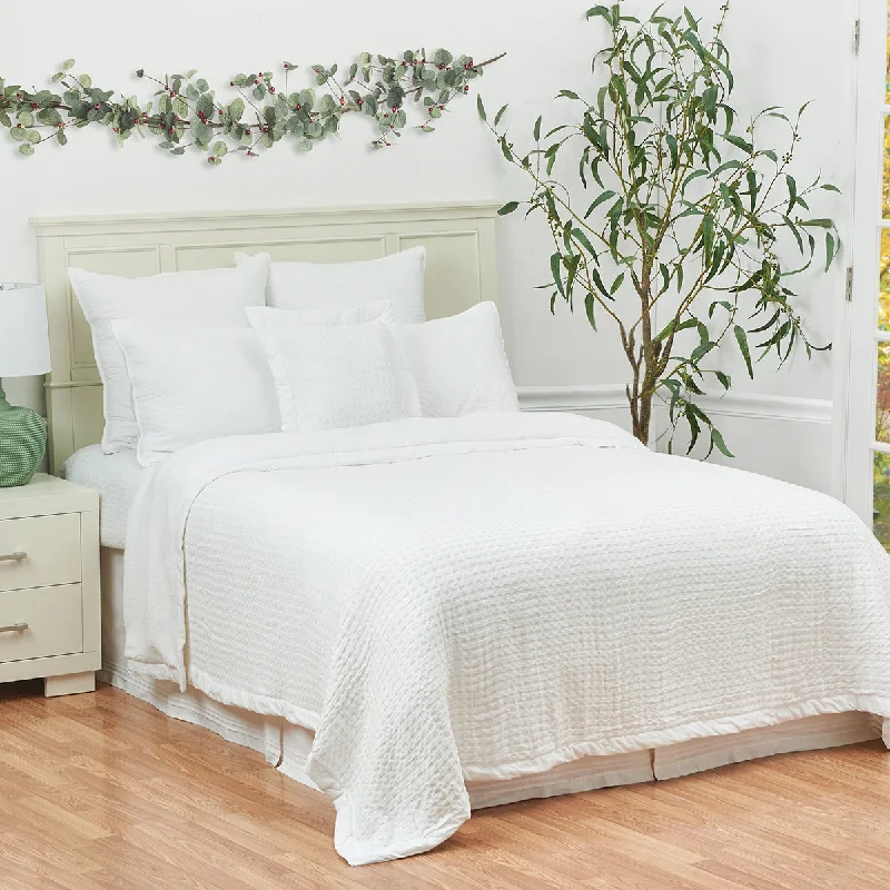 Fleece blankets for a cozy and plush textureBamboo Sherpa Blanket