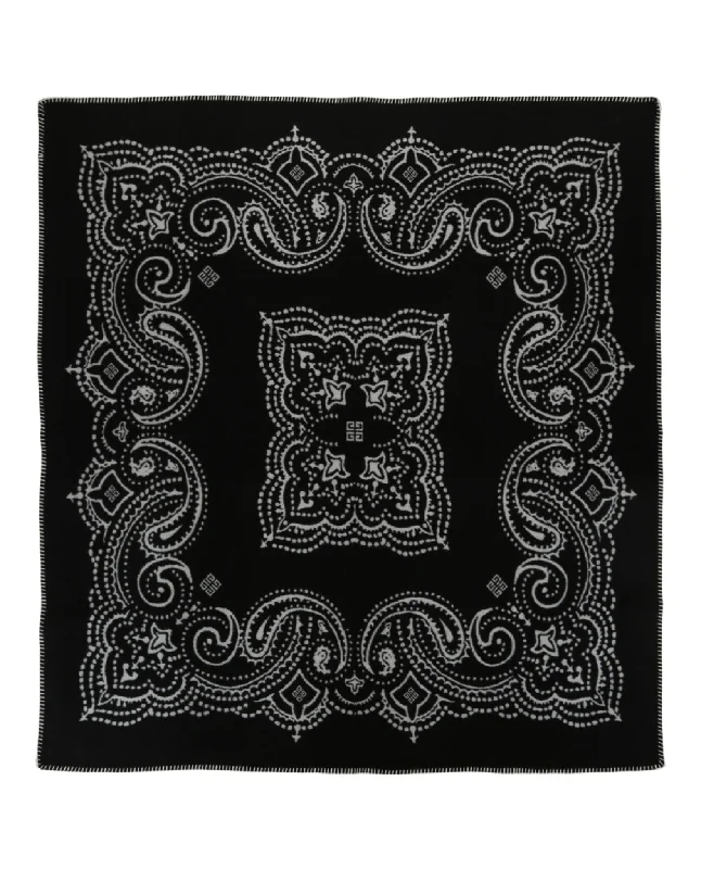 Silk blankets with a smooth and elegant touchBandana Print Blanket