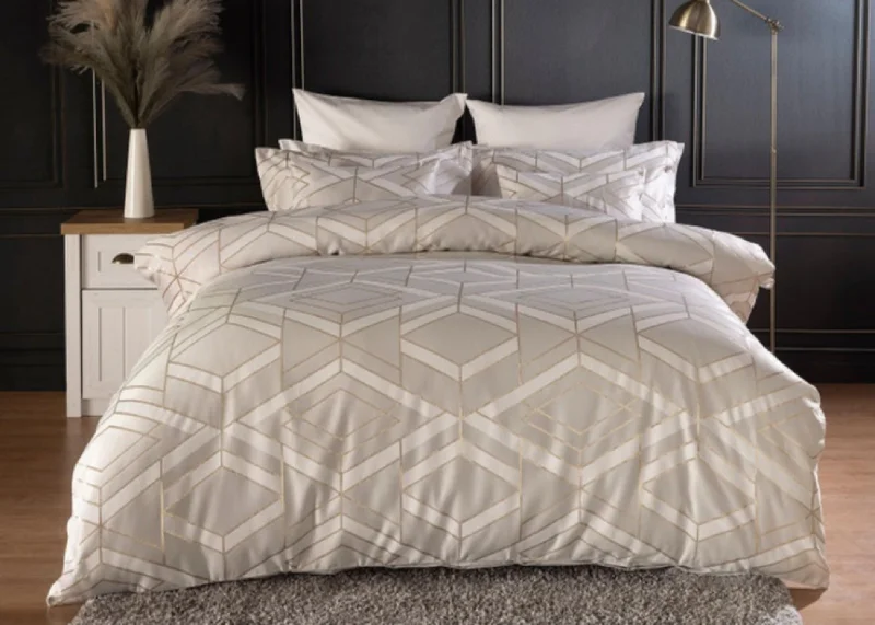 Duvet covers to pair with down comforters for maximum warmthBelledorm "Seve" Metallic Jacquard Duvet Cover Set in Light Brown Duvet covers to pair with down comforters for maximum warmthBelledorm "Seve" Metallic Jacquard Duvet Cover Set in Light Brown