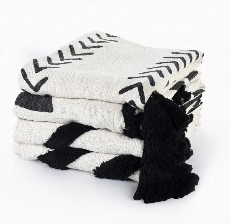Linen blankets with a rustic and textured lookBlack and White Woven Cotton Striped Throw Blanket Linen blankets with a rustic and textured lookBlack and White Woven Cotton Striped Throw Blanket