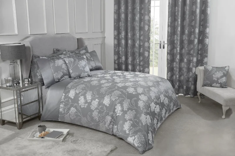 Expensive duvet covers with premium materials and artisanal craftsmanshipBlossom - Embellished Jacquard Duvet Set in Silver Expensive duvet covers with premium materials and artisanal craftsmanshipBlossom - Embellished Jacquard Duvet Set in Silver