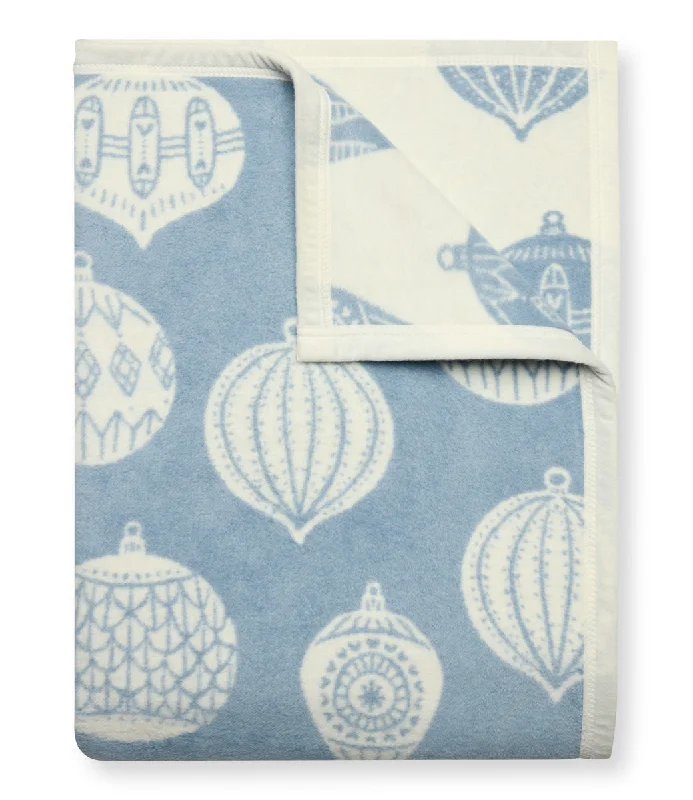 Acrylic blankets for a soft and affordable alternativeBlue Christmas Blanket