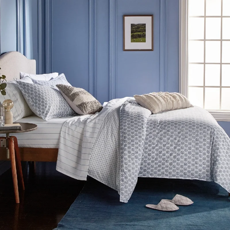 Down - filled comforters for supreme warmth and lightnessBlue Tile 3-piece Cotton Comforter Set Down - filled comforters for supreme warmth and lightnessBlue Tile 3-piece Cotton Comforter Set