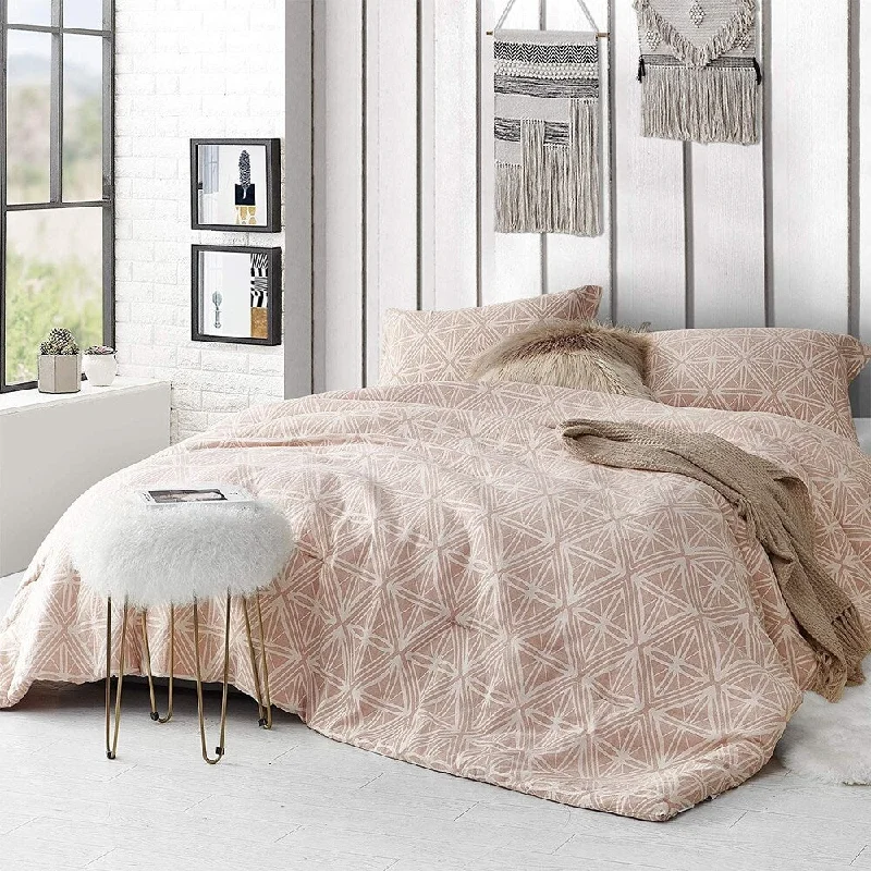 Cotton - filled comforters for a breathable and natural sleep experienceCalypso Sepia Peach Comforter - 100% Yarn Dyed Cotton Cotton - filled comforters for a breathable and natural sleep experienceCalypso Sepia Peach Comforter - 100% Yarn Dyed Cotton