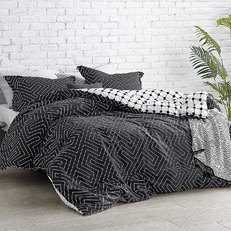 Duck down comforters with a softer feel and good warmth retentionCarson Carrington Coagh Black and White Oversized Comforter Duck down comforters with a softer feel and good warmth retentionCarson Carrington Coagh Black and White Oversized Comforter