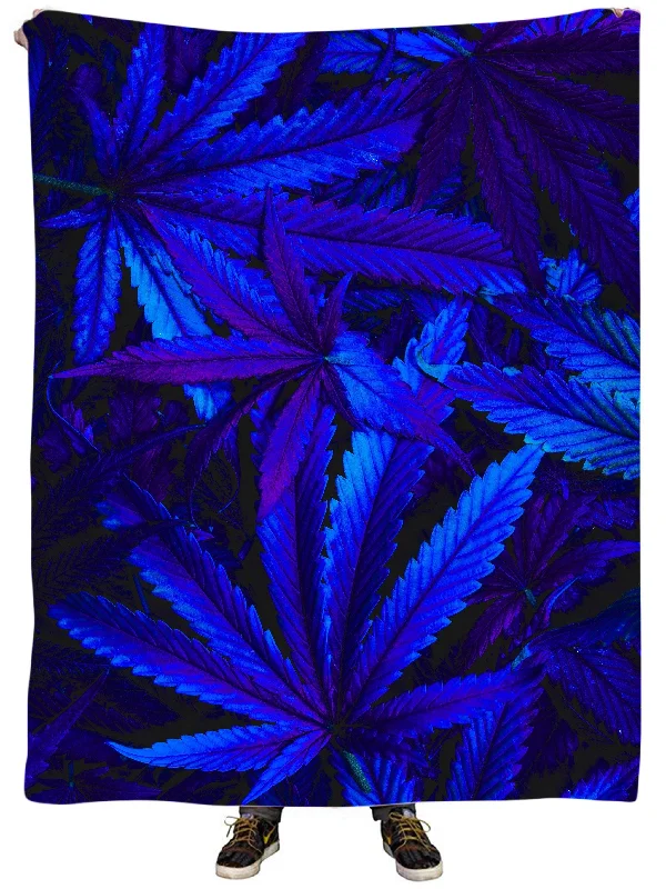 Synthetic fiber blend blankets for a budget - friendly choiceChill Plush Blanket