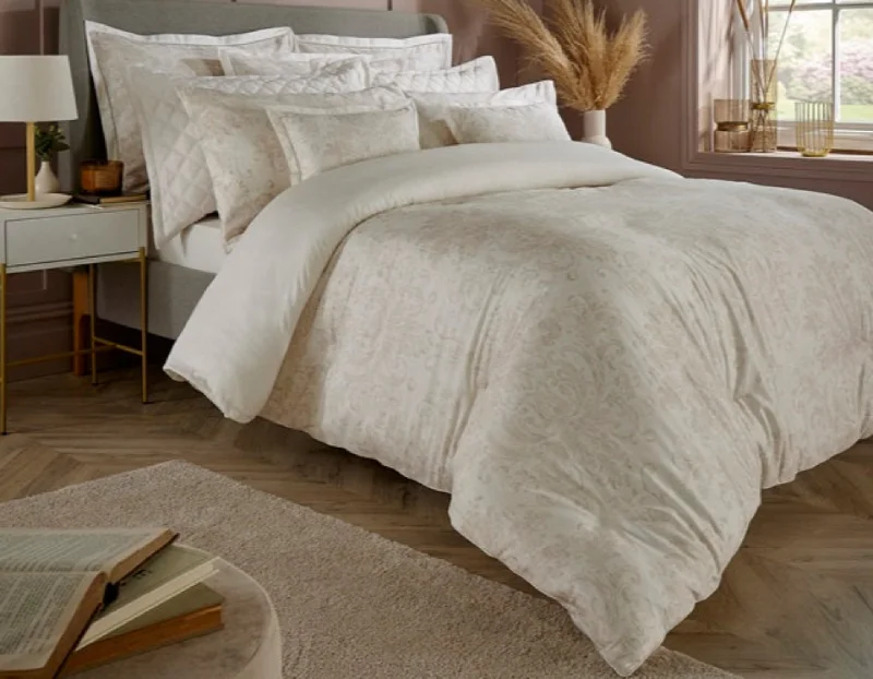 Zipper - closure duvet covers for easy removal and washingChristy "Trento" Duvet Cover Sets in Honey Zipper - closure duvet covers for easy removal and washingChristy "Trento" Duvet Cover Sets in Honey