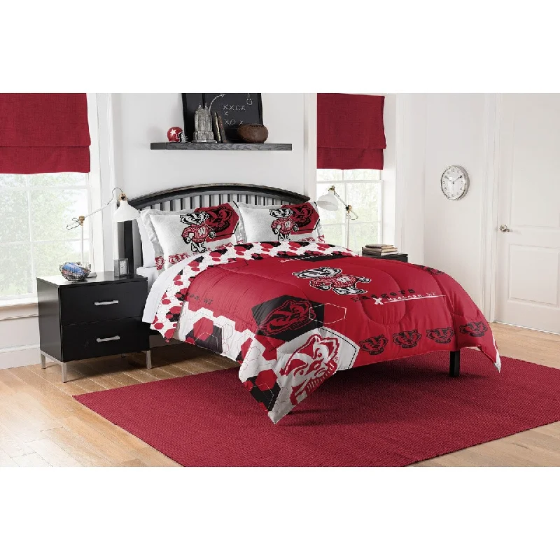Wool - filled comforters with natural moisture - wicking and temperature - regulating featuresCOL 849 Wisconsin Hexagon Take F/Q Comforter Set Wool - filled comforters with natural moisture - wicking and temperature - regulating featuresCOL 849 Wisconsin Hexagon Take F/Q Comforter Set