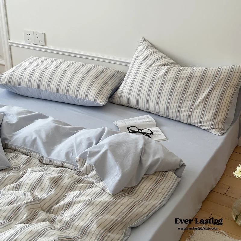 Geometric - patterned duvet covers for a modern and stylish lookCozy Pastel Striped Washed Cotton Duvet Cover / Blue Geometric - patterned duvet covers for a modern and stylish lookCozy Pastel Striped Washed Cotton Duvet Cover / Blue
