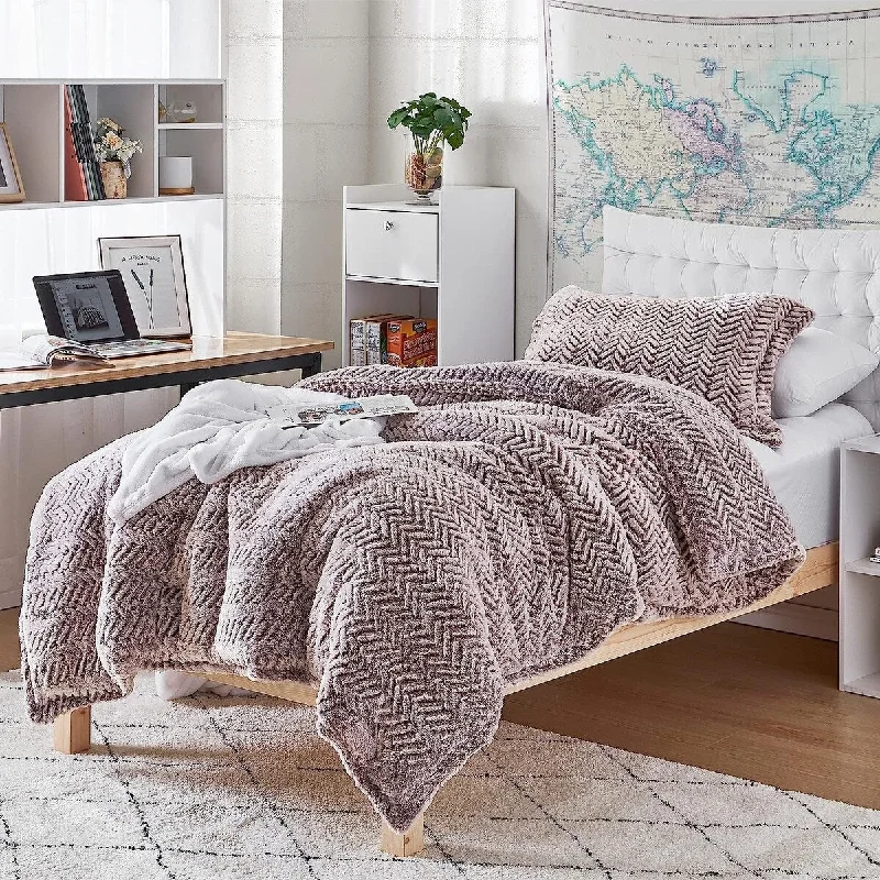 Latex - filled comforters with a bouncy texture and good supportCozy Peaks® - Coma Inducer® Oversized Comforter Set - Chevron Frosted Sierra Latex - filled comforters with a bouncy texture and good supportCozy Peaks® - Coma Inducer® Oversized Comforter Set - Chevron Frosted Sierra