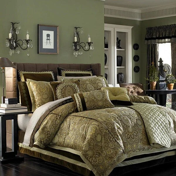 Silk - filled comforters for a luxurious and smooth touchCroscill Ashwin King 4-piece Comforter Set Silk - filled comforters for a luxurious and smooth touchCroscill Ashwin King 4-piece Comforter Set