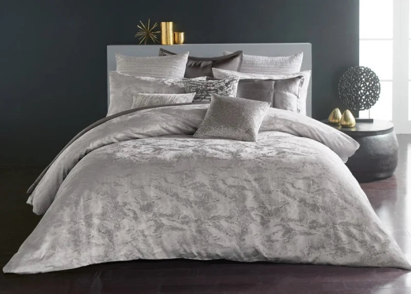 Duvet covers to match a specific bedroom color schemeDonna Karan "Luna" Duvet Cover and Pillowcase Duvet covers to match a specific bedroom color schemeDonna Karan "Luna" Duvet Cover and Pillowcase