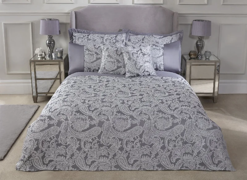 Oversized duvet covers that drape beautifully over the sides of the bed for a luxurious lookDuchess - Embellished Jacquard Duvet Set in Silver Oversized duvet covers that drape beautifully over the sides of the bed for a luxurious lookDuchess - Embellished Jacquard Duvet Set in Silver