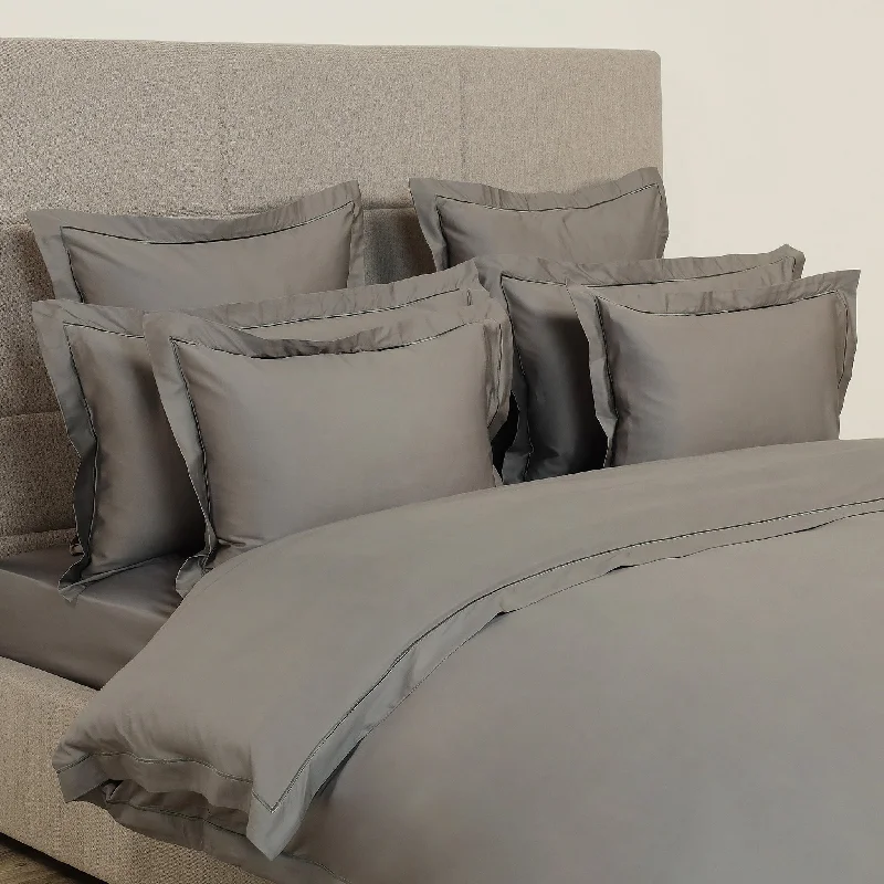 Zipper - closure duvet covers for easy removal and washingDuvet Cover <br>The Luxury Hotel Collection <br>100% Egyptian Cotton 700TC Zipper - closure duvet covers for easy removal and washingDuvet Cover <br>The Luxury Hotel Collection <br>100% Egyptian Cotton 700TC