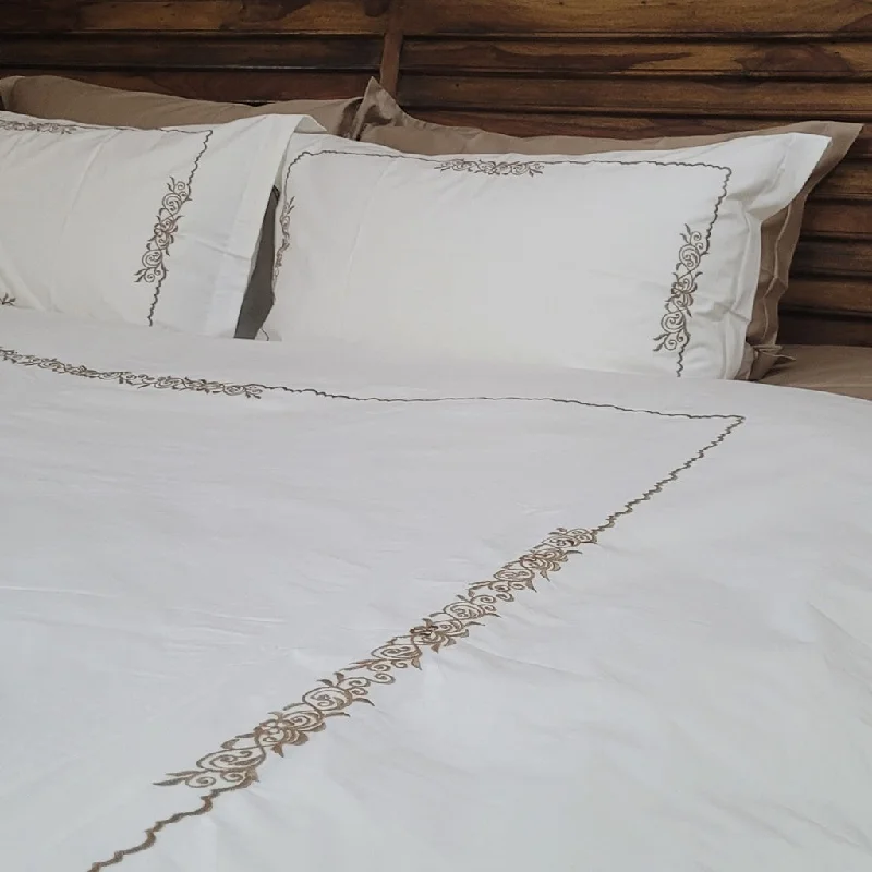 Mid - priced duvet covers with a good balance of quality and costDuvet Cover Embroidered "Iris" Mid - priced duvet covers with a good balance of quality and costDuvet Cover Embroidered "Iris"