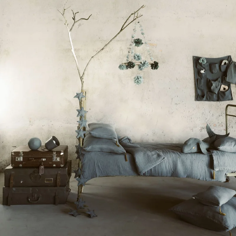 Embroidered duvet covers with intricate needlework for a luxurious touchDuvet Cover - DS Double Saloo - S032 Ice Blue Embroidered duvet covers with intricate needlework for a luxurious touchDuvet Cover - DS Double Saloo - S032 Ice Blue