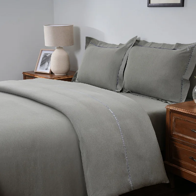 Light - blocking duvet covers for a better sleep during the dayEmmie Made With Egyption Cotton Ultra Soft Green Duvet Cover with Pillow Case Light - blocking duvet covers for a better sleep during the dayEmmie Made With Egyption Cotton Ultra Soft Green Duvet Cover with Pillow Case