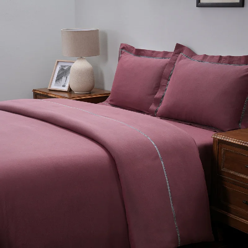 Minimalist - style duvet covers with clean lines and simple designsEmmie Made With Egyption Cotton Ultra Soft Red Duvet Cover with Pillow Case Minimalist - style duvet covers with clean lines and simple designsEmmie Made With Egyption Cotton Ultra Soft Red Duvet Cover with Pillow Case