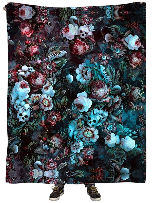Chenille blankets with a thick and fuzzy textureEyes Of Darkness Plush Blanket