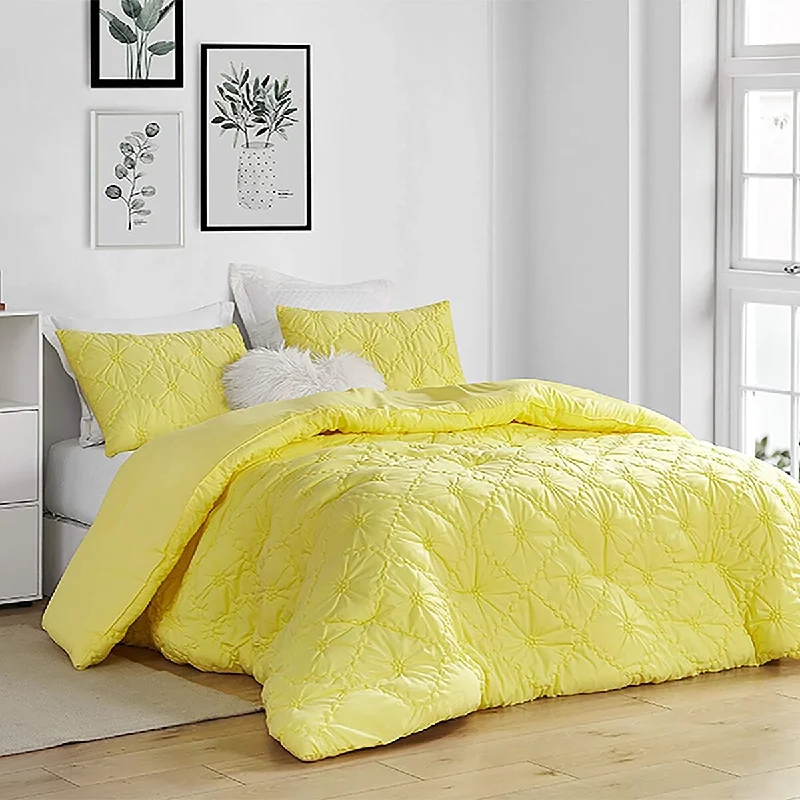 Down - filled comforters for supreme warmth and lightnessFarmhouse Morning Textured Bedding - Oversized Comforter - Limelight Yellow Down - filled comforters for supreme warmth and lightnessFarmhouse Morning Textured Bedding - Oversized Comforter - Limelight Yellow