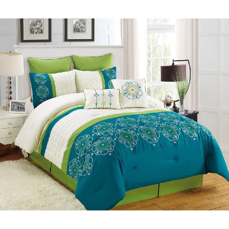 Silk - filled comforters for a luxurious and smooth touchFashion Street Italiana 8-piece Comforter Set Silk - filled comforters for a luxurious and smooth touchFashion Street Italiana 8-piece Comforter Set