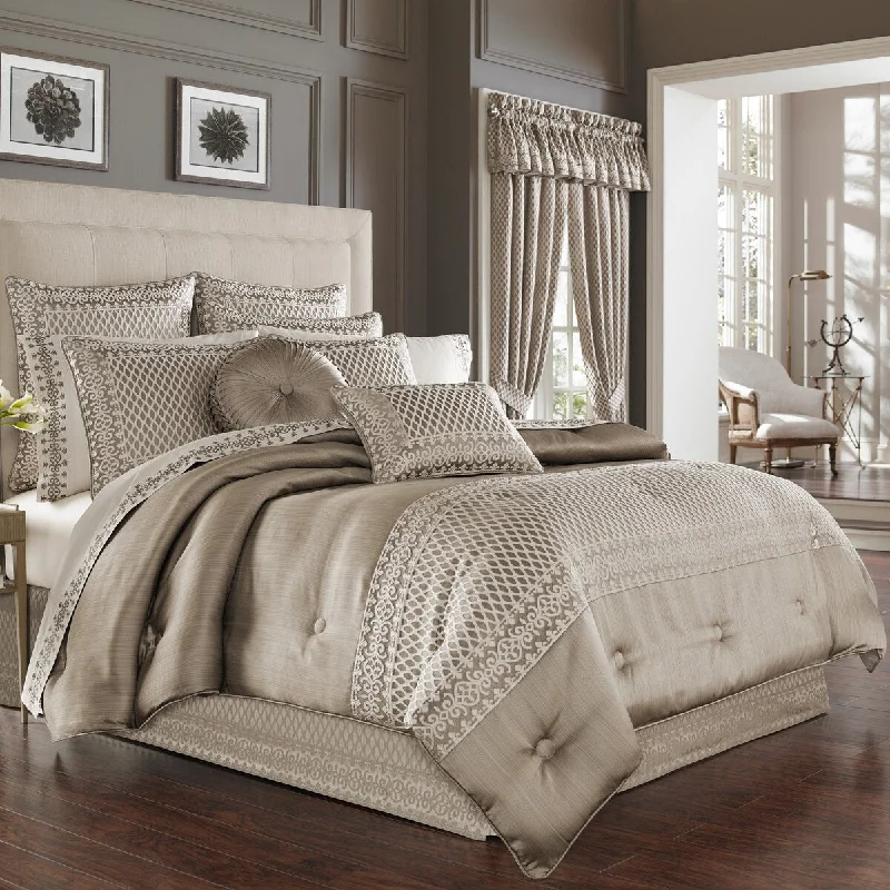 King - size comforters to fit large king - sized beds perfectlyFive Queens Court Beaumont Champagne 4-piece Comforter Set King - size comforters to fit large king - sized beds perfectlyFive Queens Court Beaumont Champagne 4-piece Comforter Set