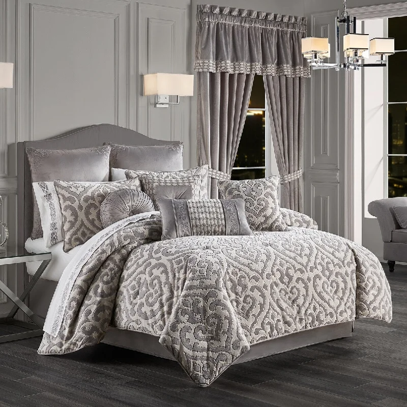 Full - size comforters suitable for full - sized beds in guest rooms or small bedroomsFive Queens Court Belvedere Comforter Set Full - size comforters suitable for full - sized beds in guest rooms or small bedroomsFive Queens Court Belvedere Comforter Set