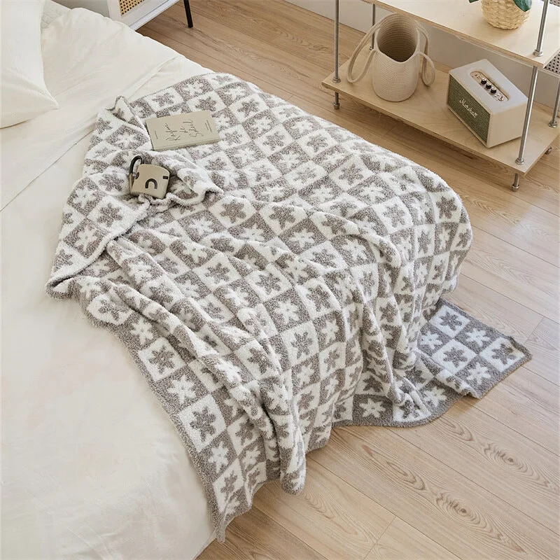 Bamboo fiber blankets with natural antibacterial propertiesFloral Checker Blanket / Light Gray Bamboo fiber blankets with natural antibacterial propertiesFloral Checker Blanket / Light Gray
