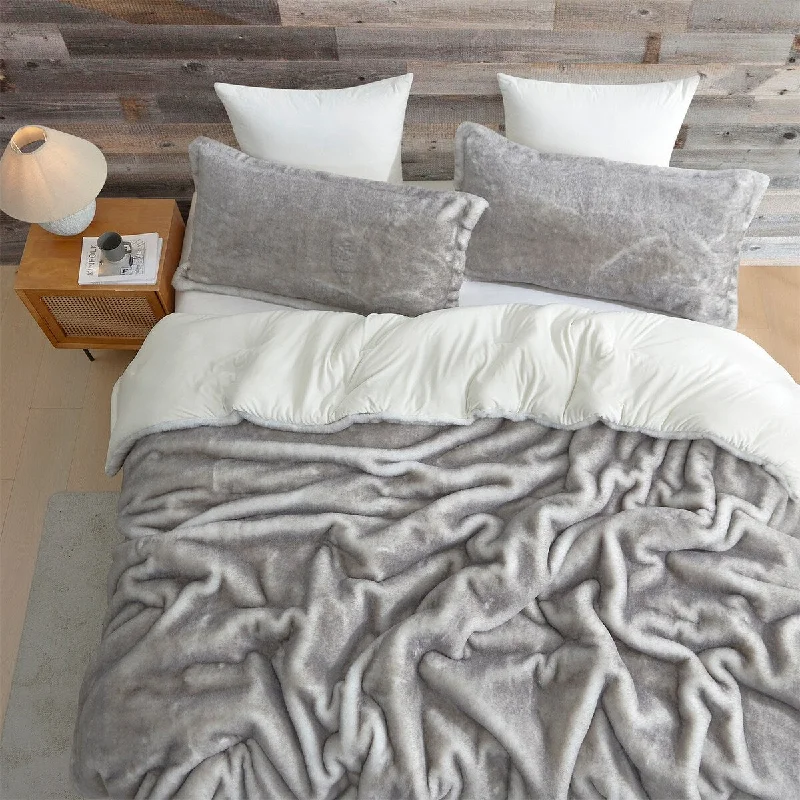Silk - filled comforters for a luxurious and smooth touchFox in the Coconut Tree - Coma Inducer® Oversized Comforter Set - Frosty Gray Coconut Silk - filled comforters for a luxurious and smooth touchFox in the Coconut Tree - Coma Inducer® Oversized Comforter Set - Frosty Gray Coconut