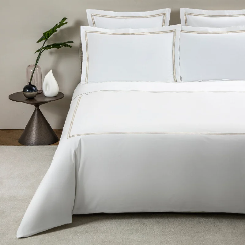 California king - size duvet covers for the extra - long and wide California king bedsFrette | Hotel Classic Duvet Queen White&Khaki California king - size duvet covers for the extra - long and wide California king bedsFrette | Hotel Classic Duvet Queen White&Khaki
