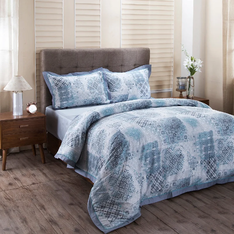 Floral - printed duvet covers for a romantic and feminine touchFretwork Tessera Print Plain & Printed Reversible 100% Cotton Super Soft Blue Duvet Cover with Pillow Case Floral - printed duvet covers for a romantic and feminine touchFretwork Tessera Print Plain & Printed Reversible 100% Cotton Super Soft Blue Duvet Cover with Pillow Case