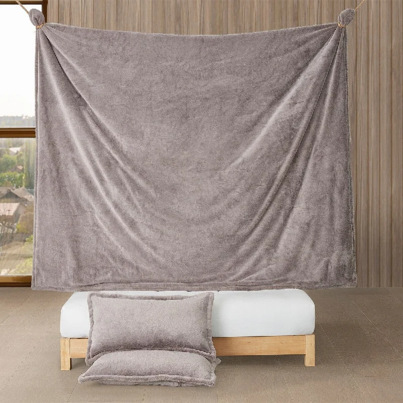 Silk - filled comforters for a luxurious and smooth touchFrosted Cupcakes - Coma Inducer® Oversized Comforter Set - Buttercream Gray Silk - filled comforters for a luxurious and smooth touchFrosted Cupcakes - Coma Inducer® Oversized Comforter Set - Buttercream Gray