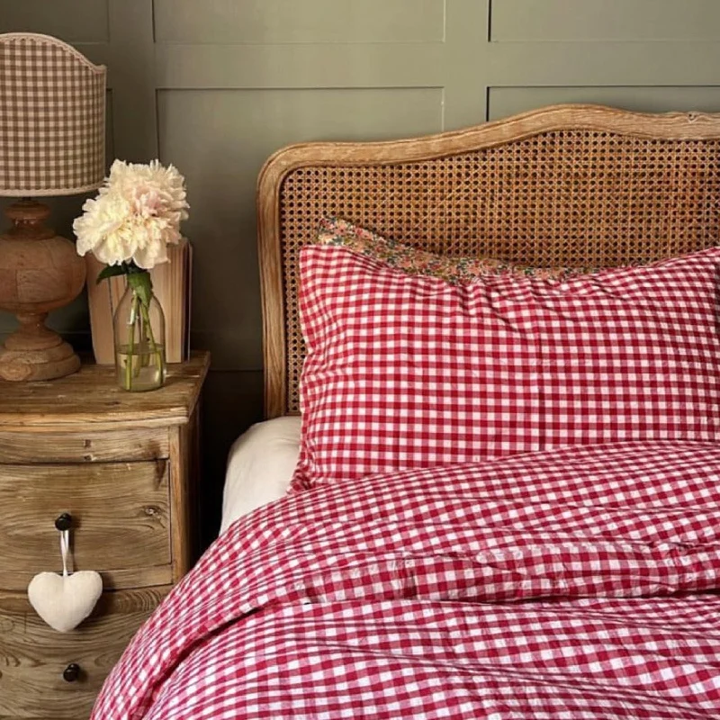 Oversized duvet covers that drape beautifully over the sides of the bed for a luxurious lookGingham Duvet Cover / Red Oversized duvet covers that drape beautifully over the sides of the bed for a luxurious lookGingham Duvet Cover / Red