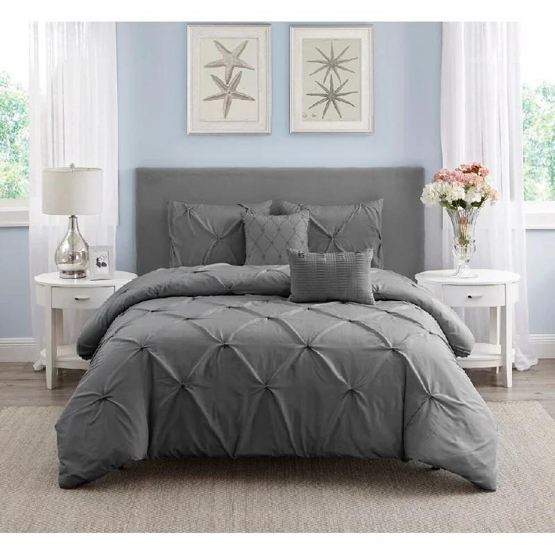 Latex - filled comforters with a bouncy texture and good supportHampton Pleated Comforter Set Latex - filled comforters with a bouncy texture and good supportHampton Pleated Comforter Set