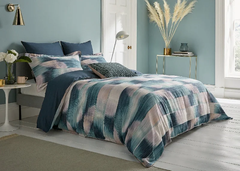Affordable duvet covers for those on a tight budgetHarlequin "Oscillation" Duvet Cover and Pillowcase Affordable duvet covers for those on a tight budgetHarlequin "Oscillation" Duvet Cover and Pillowcase