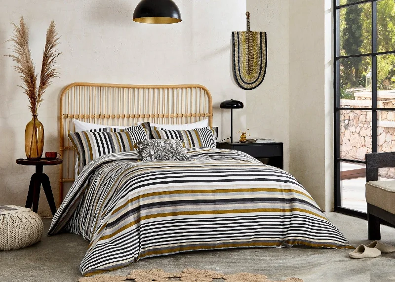 Zipper - closure duvet covers for easy removal and washingHarlequin "Rosita" Duvet Cover and Pillowcase Zipper - closure duvet covers for easy removal and washingHarlequin "Rosita" Duvet Cover and Pillowcase