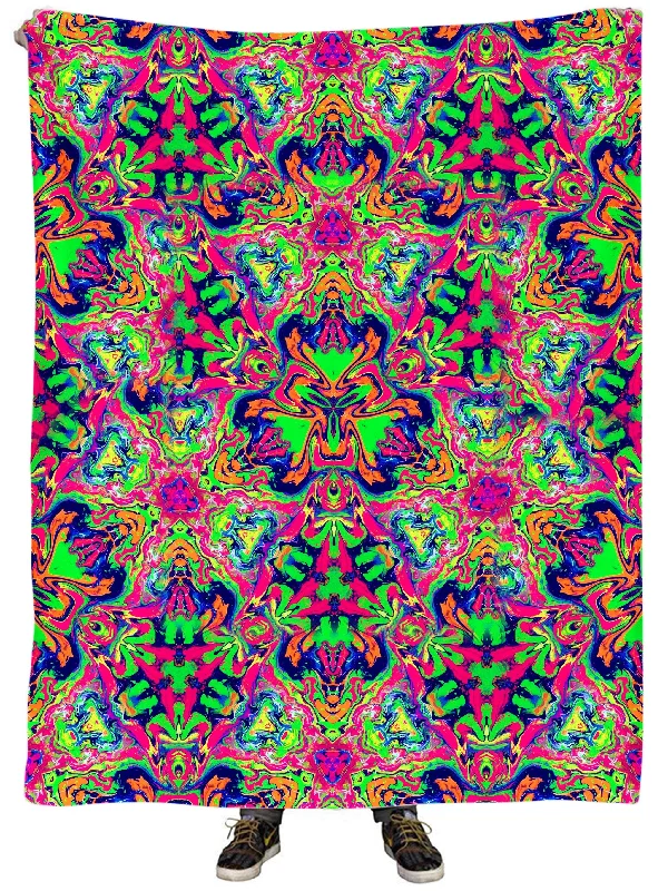 Chenille blankets with a thick and fuzzy textureHeadrush Plush Blanket